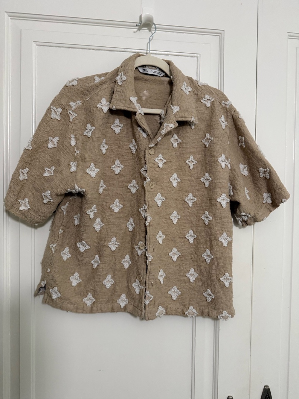 Zara Beige Short-Sleeve Button-Down with White Appliqué Pattern
